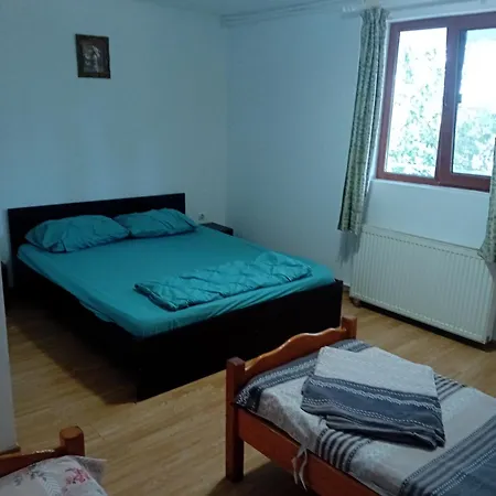 Lebada Neagra & Nepotul Itu Srl * Schitu