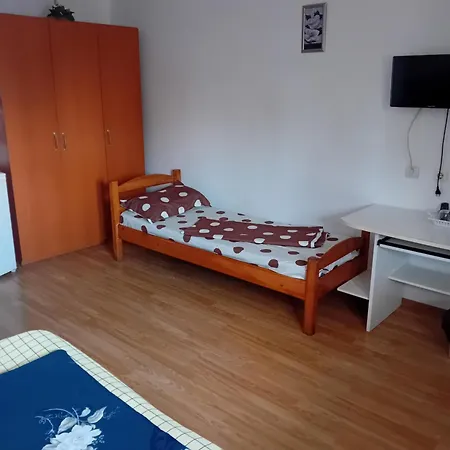 Lebada Neagra & Nepotul Itu Srl Maison d'hôtes *